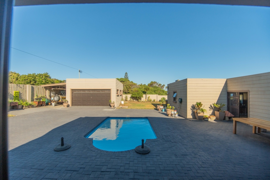 4 Bedroom Property for Sale in Clarendon Marine Eastern Cape